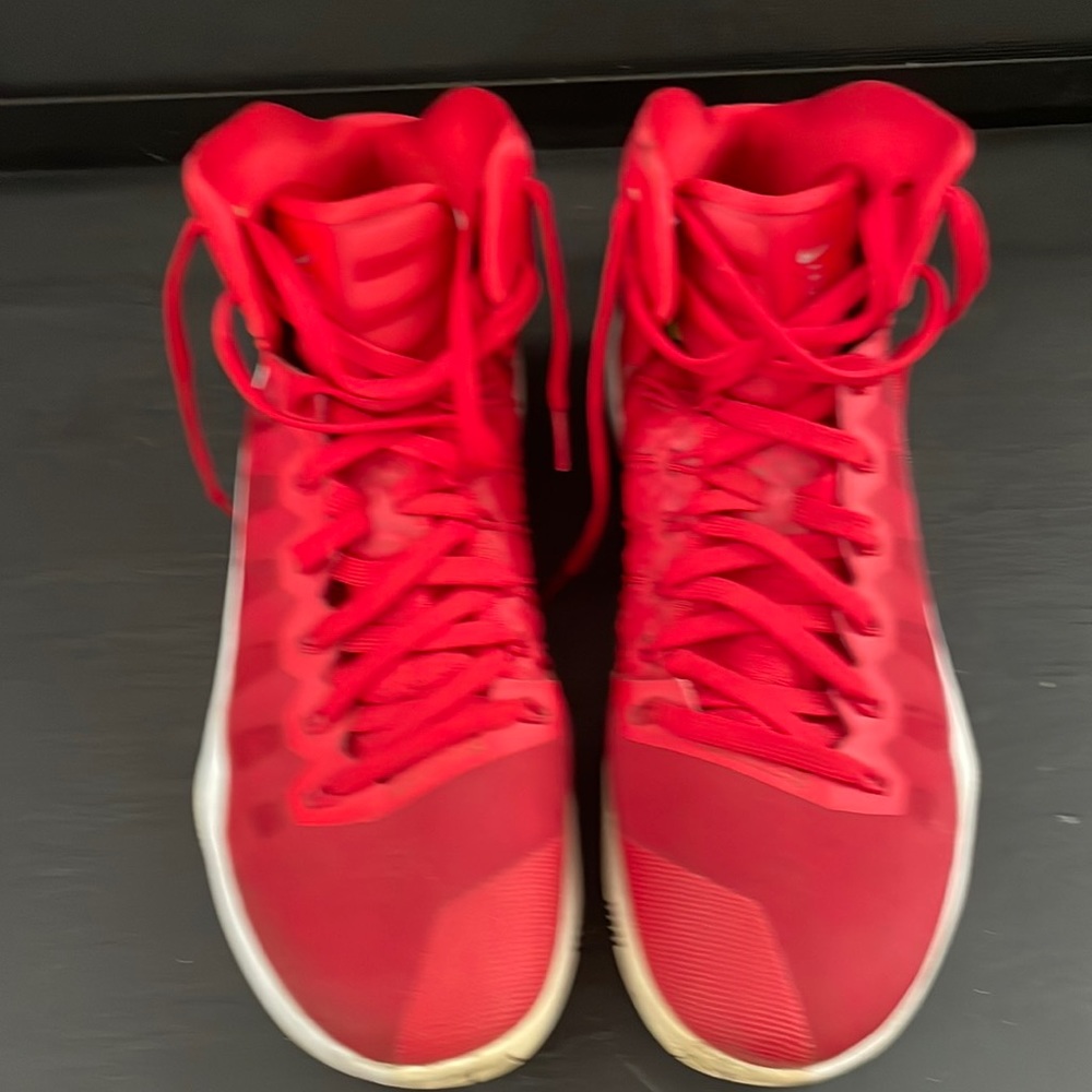 Nike Hyperdunk Red Basketball Shoes Size 11.5